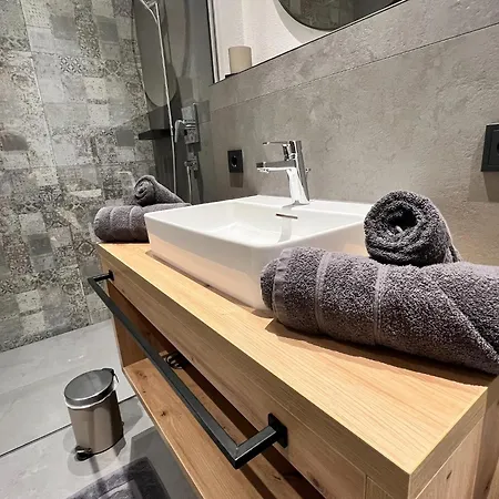 Apartmán In Near Lift, Cleaning Included *